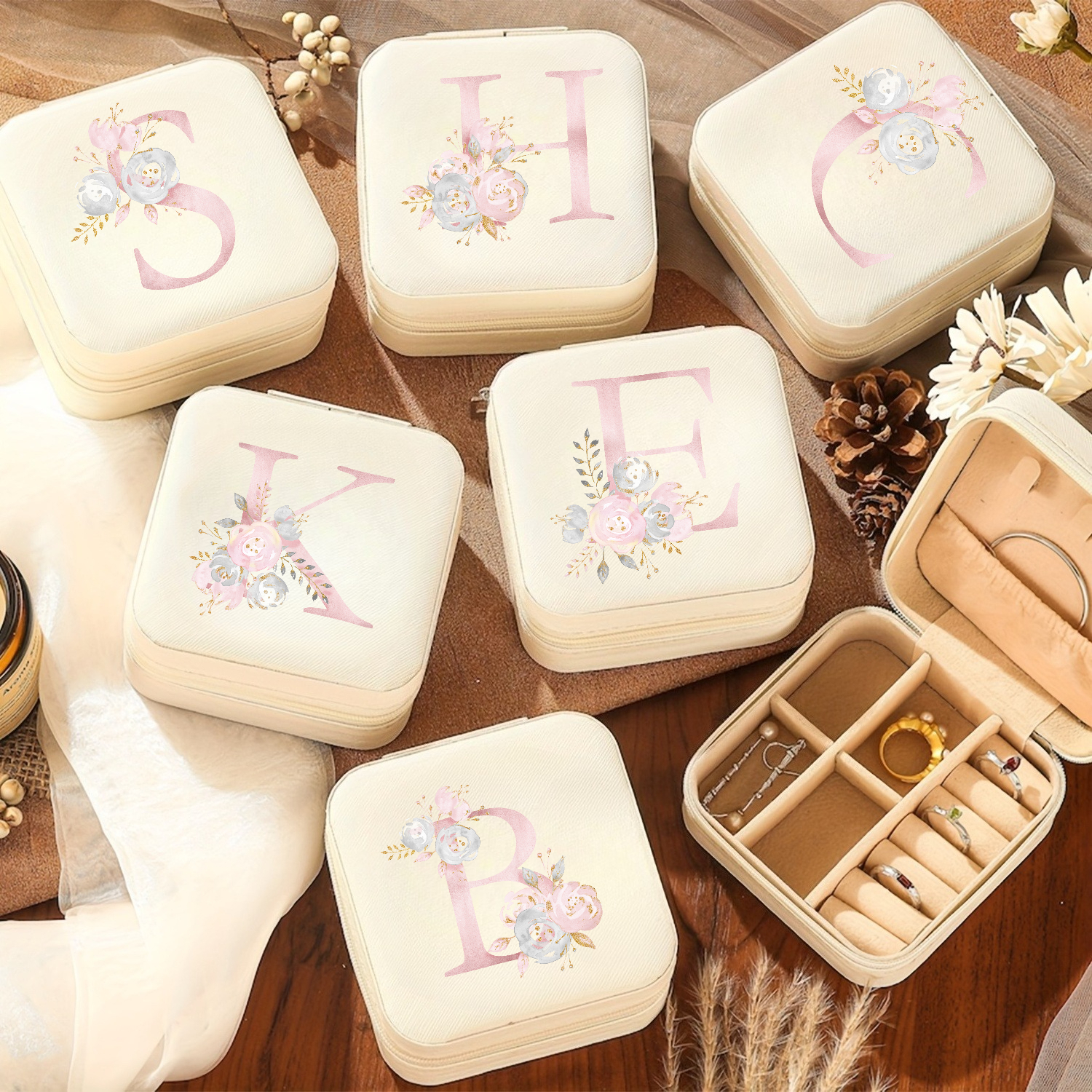 A-Z Alphabet Print Beige Trave - Event Z 리뷰 및 가격